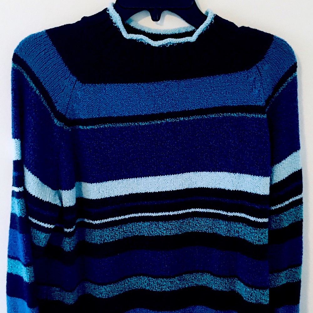 Crew neck long sleeve sweater